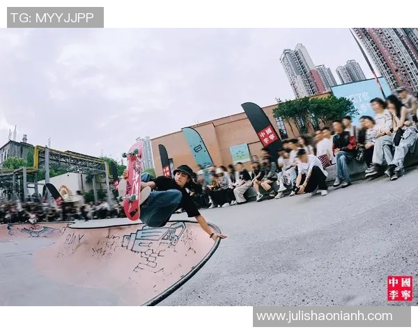 成都攀岩队在世界滑板锦标赛中的团队协作表现值得称赞与反思