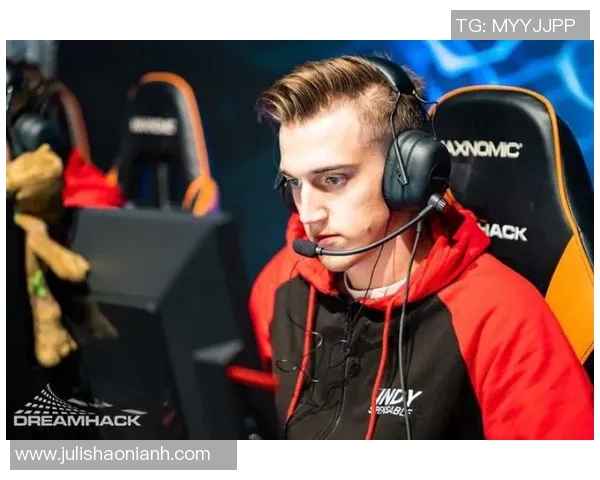 FPX在Major赛中的团队配合分析与表现评估