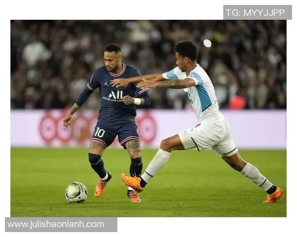 法国足球甲级联赛最新动态与热门球队分析：冠军争夺战与明星球员表现